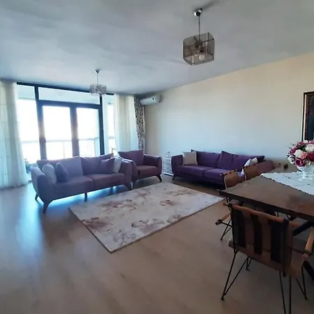 Spacious Flat With Sea View In The Centre 公寓 *