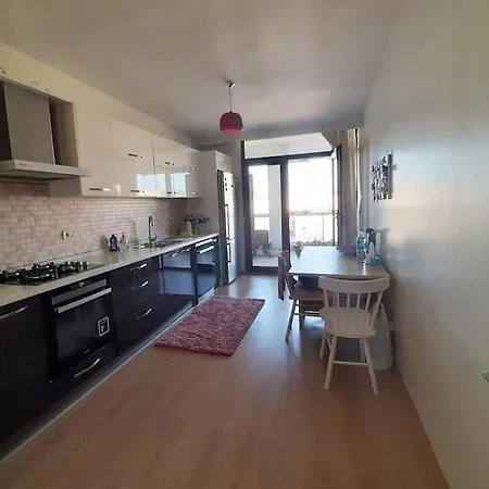 Spacious Flat With Sea View In The Centre 公寓 *