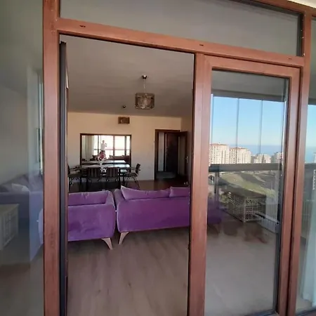 公寓 Spacious Flat With Sea View In The Centre *